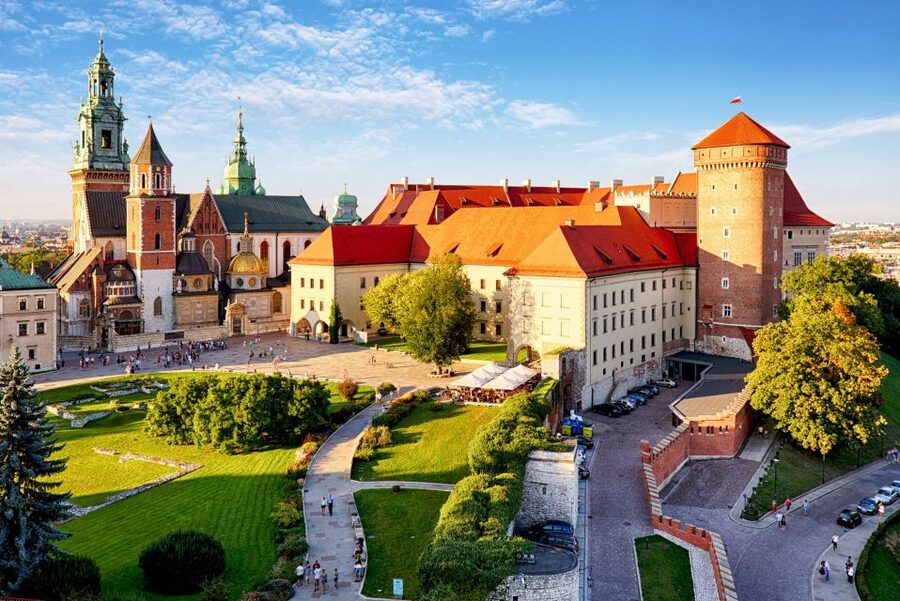Wawel Castle & Cathedral Skip the Line Small Group Tour - The Royal Private Apartments in the three-hour route