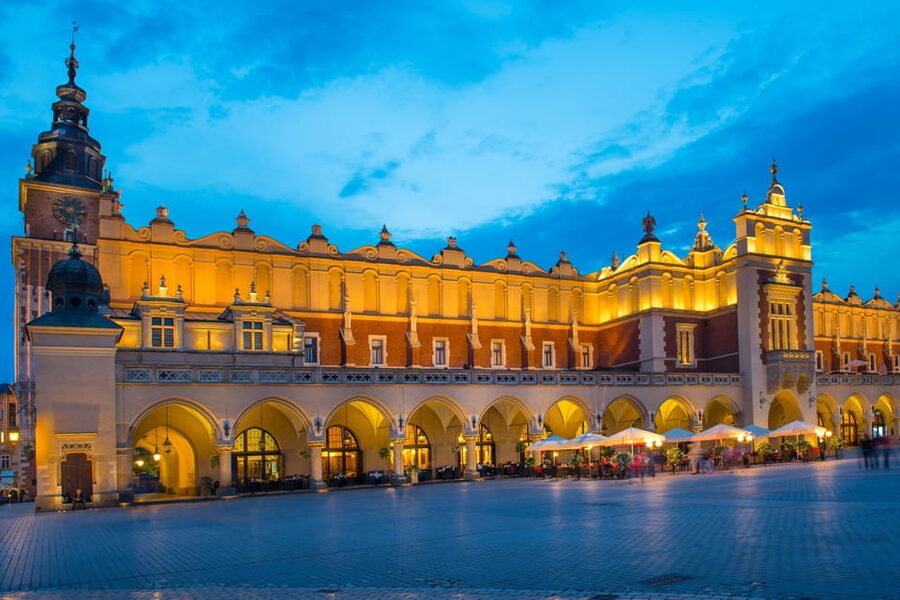 Wawel Castle, Old Town with St. Mary's Church Guided Tour - St. Marys Basilica and the Veit Stoss altar