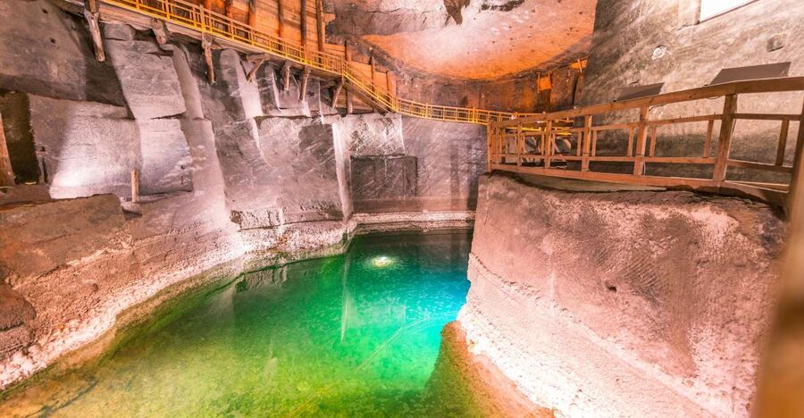Wieliczka Salt Mine: Fast-Track Ticket and Guided Tour - The first descent: 400 steps underground