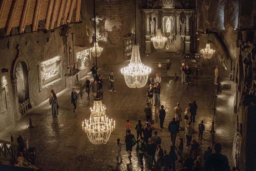 Wieliczka Salt Mine: Guided Tour Fast-Track Ticket - What you see along the 2.5-kilometer route