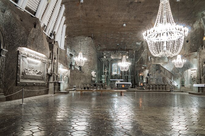 Wieliczka Salt Mine Guided Tour with Transport from Krakow - The ride from Kraków and the morning schedule
