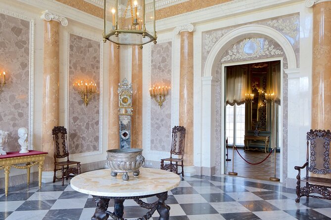 Wilanów Royal Palace + Polish Vodka Museum: SMALL GROUP /inc. Pick-up/ - Door-to-door transport from your accommodation