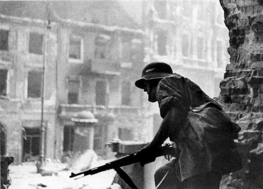 World War 2 in Warsaw walking tour in English - The former Jewish Ghetto and the 1943 uprising