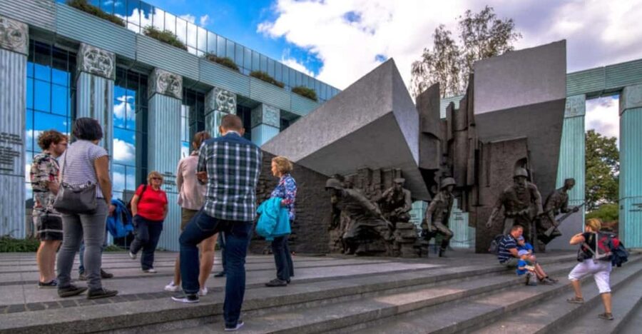 World War 2 in Warsaw walking tour in English - How the guides handle a complicated subject