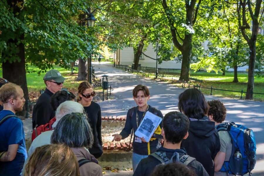 World War II in Krakow Walking Tour in English - What the guide adds to the experience