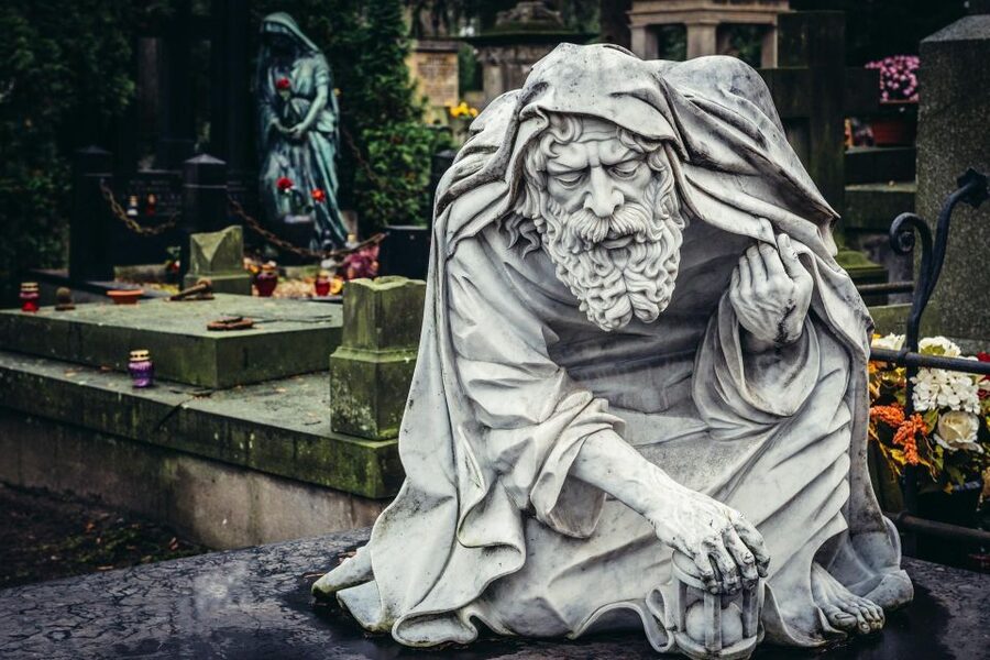 World War II Warsaw Old Town, Military Cemetery Walking Tour - What the private guide adds