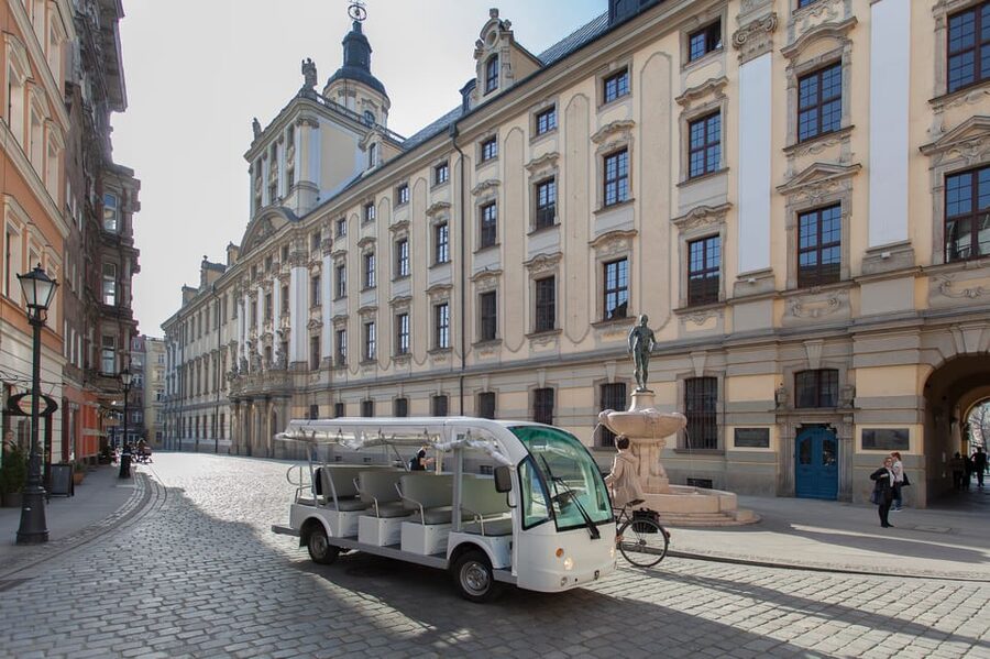 Wroclaw: 1-Hour Sightseeing Tour by Electric Car - Why the electric car format works