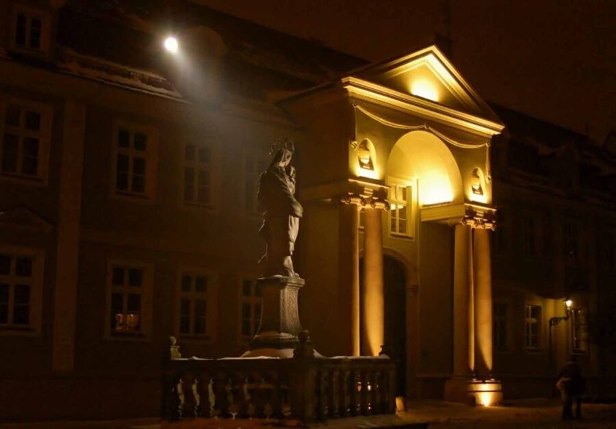 Wroclaw: 2-Hour Mysterious Walking Night Tour - Why Wroclaw works so well after dark