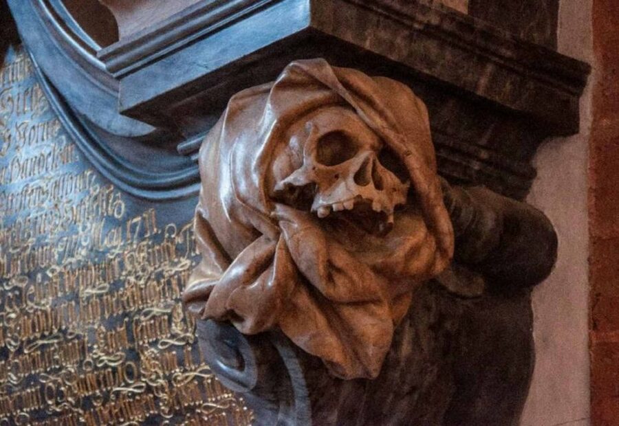 Wroclaw: 2-Hour Mysterious Walking Night Tour - Rynek and the Bridge of Penitents