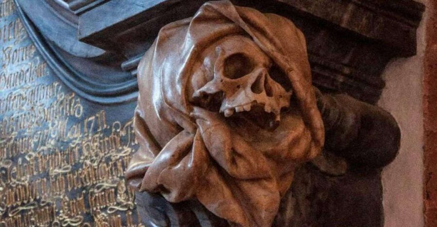 Wroclaw: 2-Hour Mysterious Walking Night Tour - Meeting at Piwnica Świdnicka in Rynek