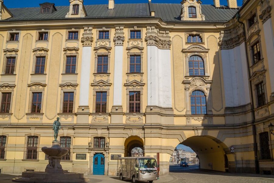Wroclaw: 2-Hour Private Guided Tour by Electric Car - Key points to know before you book