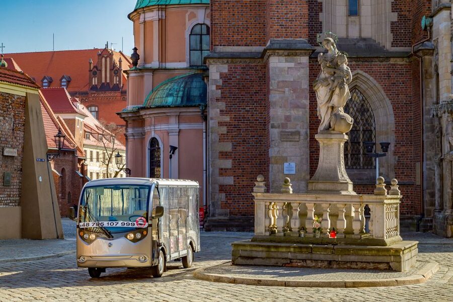 Wroclaw: 2-Hour Private Guided Tour by Electric Car - Winter comfort and rainy-day limits
