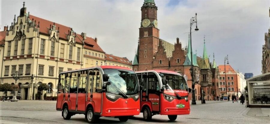 Wroclaw: 2-Hour Tour by Electric Car with a driver-guide - University buildings and the Oder promenade