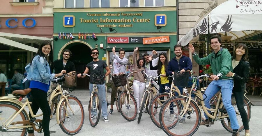 Wroclaw: 3-Hour Bike Tour in English or Polish - Bikes, timing, and practical comfort