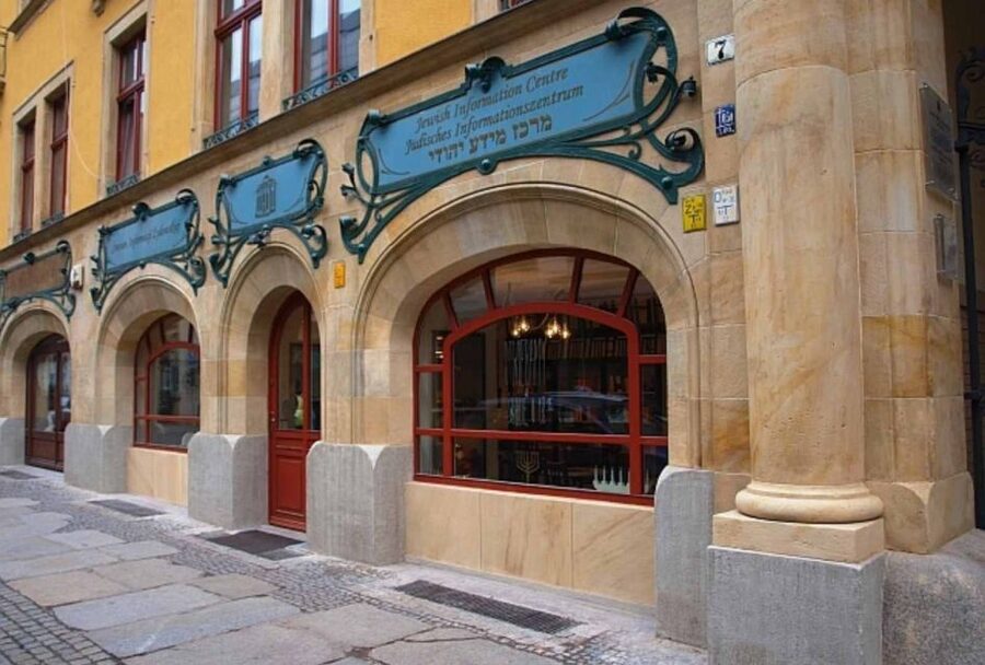 Wrocław: Boat Cruise with licensed guide only for your group - How much value does $273 offer?