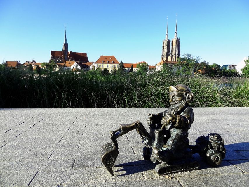 Wroclaw: City of 100 Bridges 4-Hour Private City Tour - What the private format and $44 price really provide