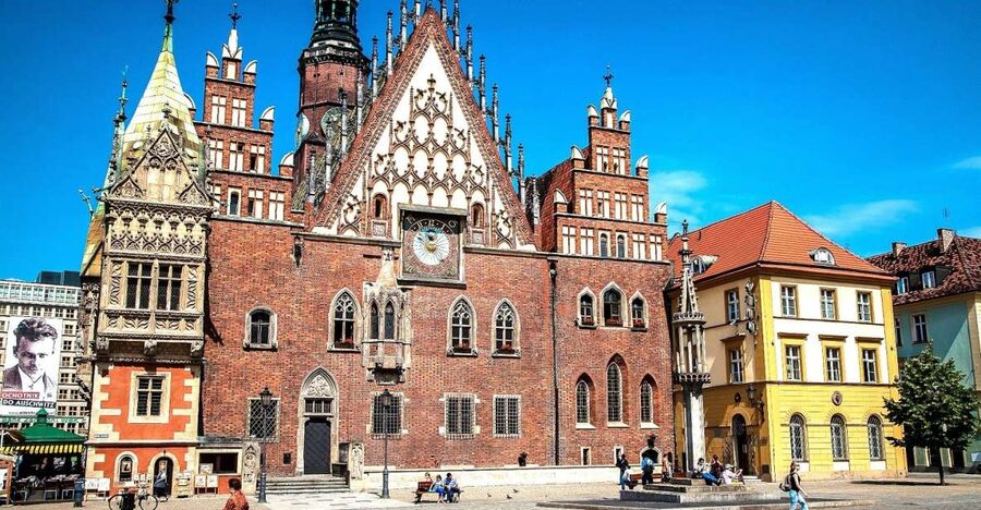 Wroclaw: City of 100 Bridges 4-Hour Private City Tour - Crossing the Oder and seeing the bridge city