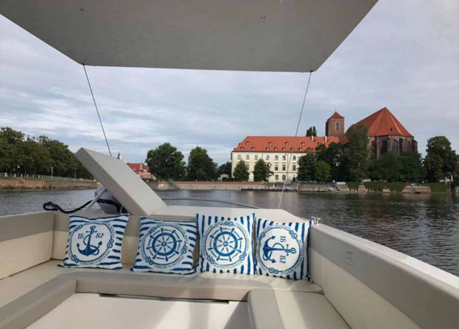Wroclaw: City Walk and Cruise by Luxury Solar Catamaran - Passing the University of Wroclaw