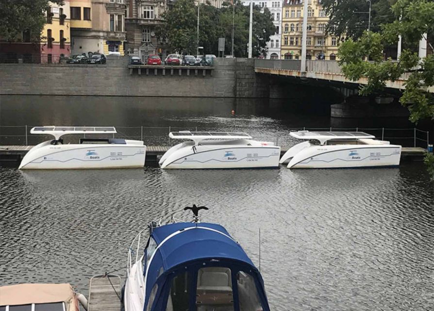 Wroclaw: City Walk and Cruise by Luxury Solar Catamaran - How the private format affects the experience