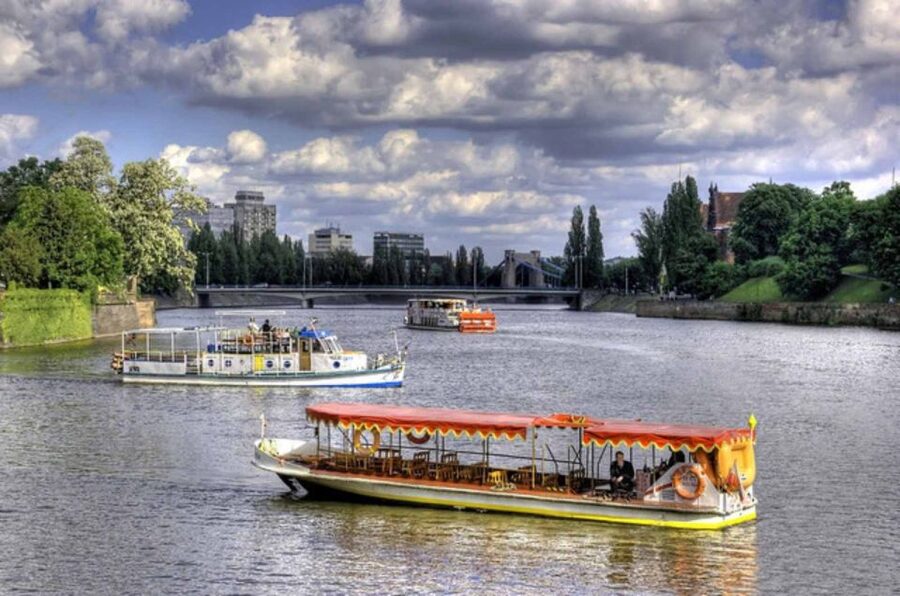 Wrocław: city walk with a professional guide and cruise - Meeting at Piwnica Świdnicka in Market Square