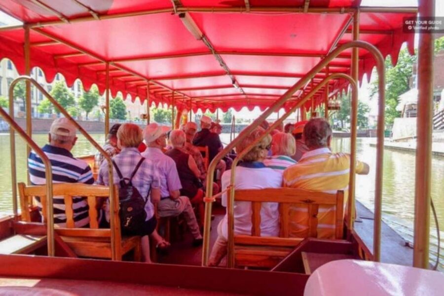 Wrocław: city walk with a professional guide and cruise - Passing the University of Wrocław