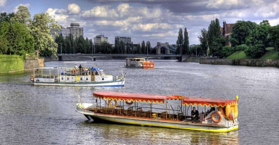 Wrocław: city walk with a professional guide and cruise - Who will get the most from this tour