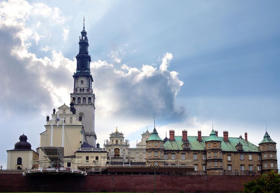 Wroclaw: Czestochowa Day Trip to View the Black Madonna - Arriving at Jasna Gora Monastery