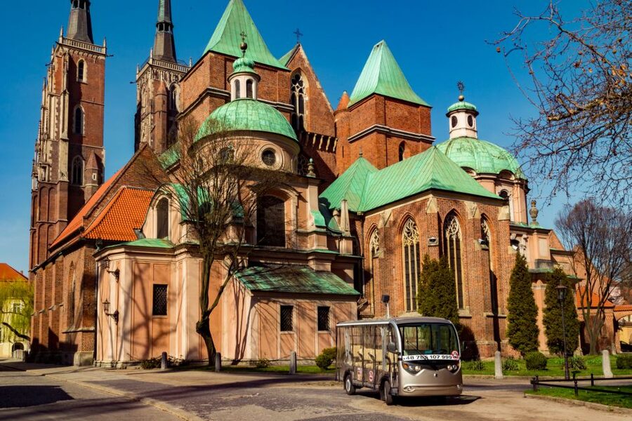 Wroclaw: E-Car Tour and Audio Guide - The Multimedia Fountain Show and other short breaks