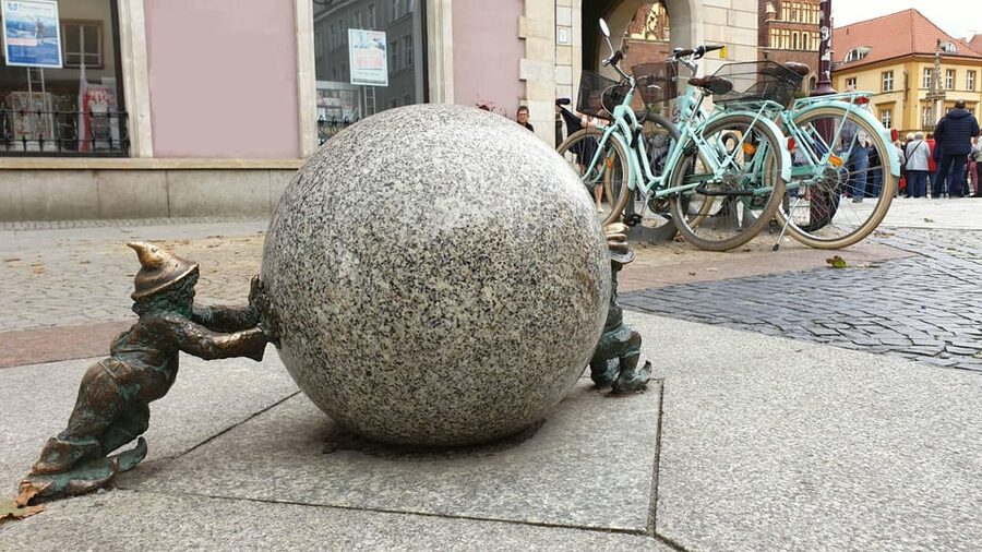 Wrocław: Following the dwarfs'. See the city differently! 2h - Why Wrocław’s dwarves make a good city introduction