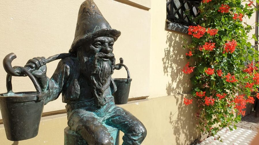 Wrocław: Following the dwarfs'. See the city differently! 2h - The University of Wrocław and the Swordsman