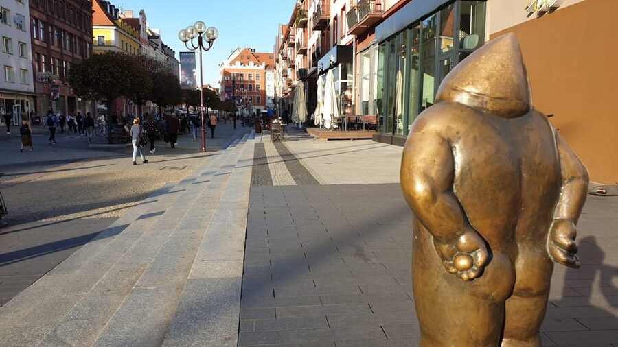 Wrocław: Following the dwarfs'. See the city differently! 2h - What the private format means for you