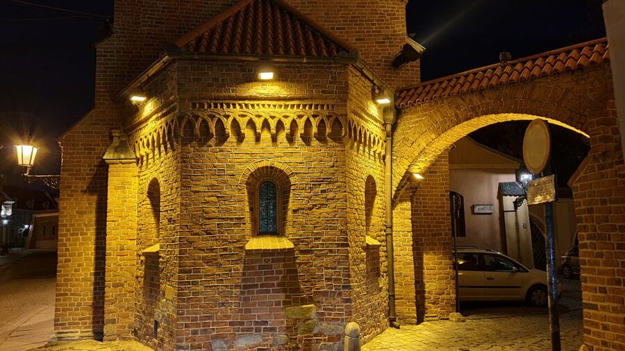 Wroclaw: Guided City Night Tour (2 hours) - What the guide adds to the route
