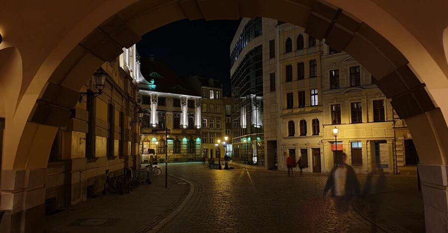 Wroclaw: Guided City Night Tour (2 hours) - Starting at Piwnica Świdnicka on Market Square