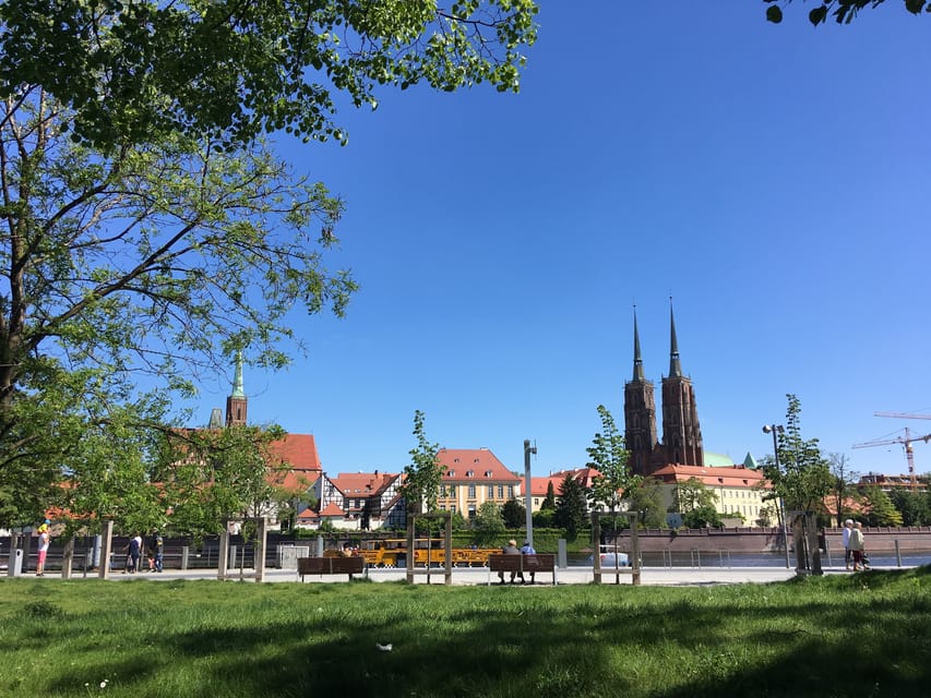 Wroclaw: Guided City Walk - Crossing the Oder toward Cathedral Island