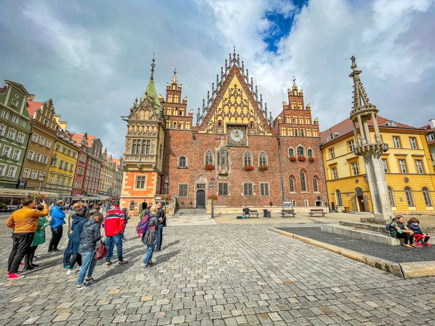 Wrocław: Old Town and Ostrów Tumski Walking Tour in English - Meeting at the Fredro Statue in the Market Square