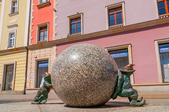 Wroclaw Old Town Guided Walking Tour - Taking a practical break at Hala Targowa