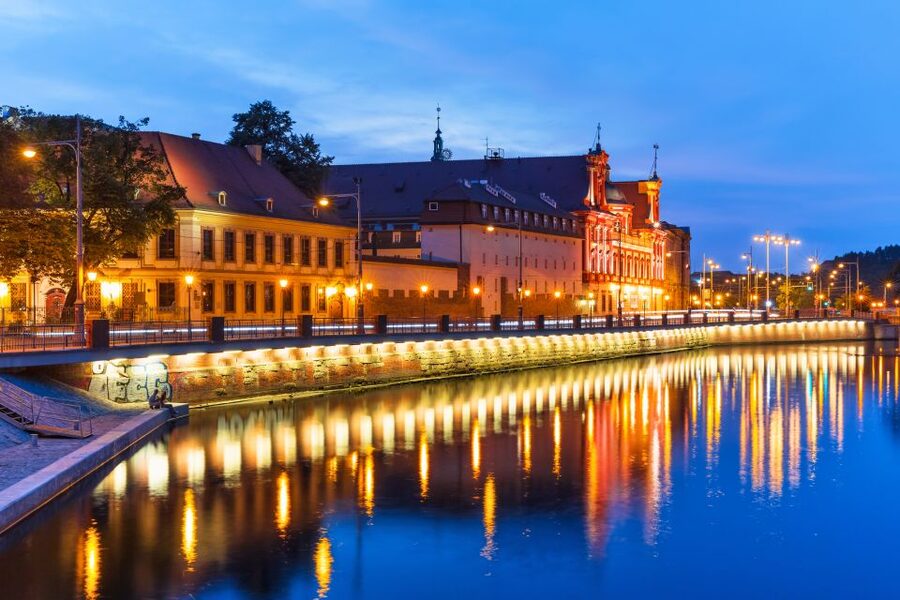 Wroclaw: Old Town Highlights Private Walking Tour - The Town Hall, pillory, and market legends