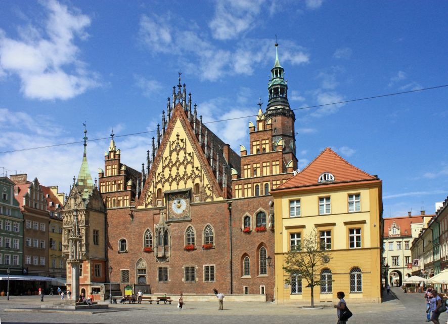 Wroclaw: Old Town Highlights Private Walking Tour - The 3-hour route adds churches and river views