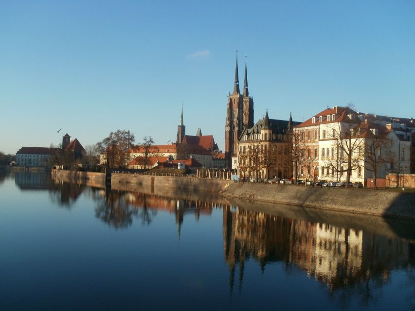Wroclaw: Old Town Highlights Private Walking Tour - The guide makes the difference
