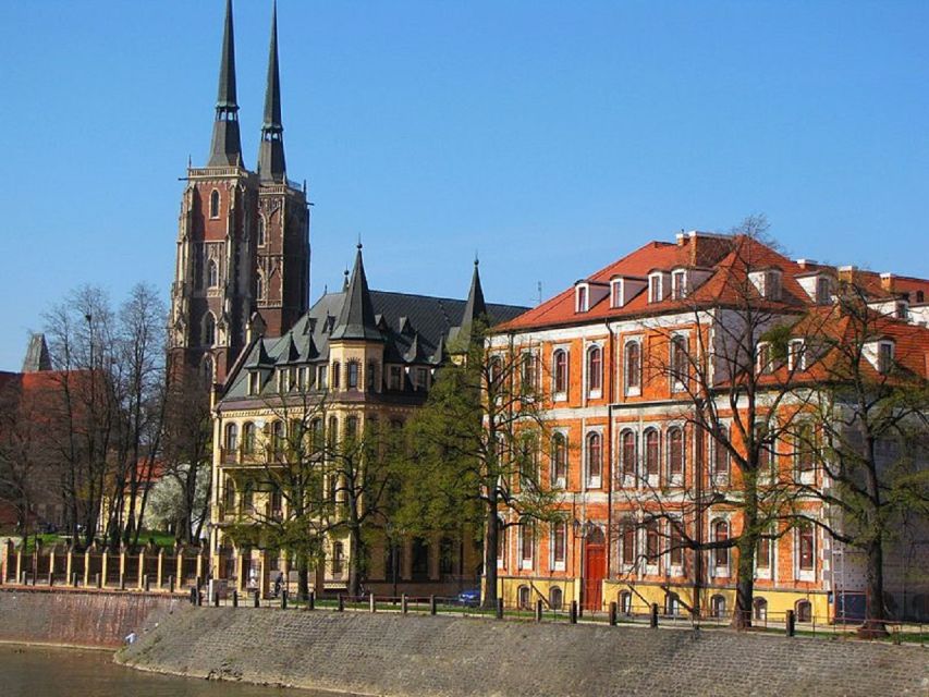 Wrocław: Ostrów Tumski and Old Town Highlights Private Tour - Is $115 per person a fair price?