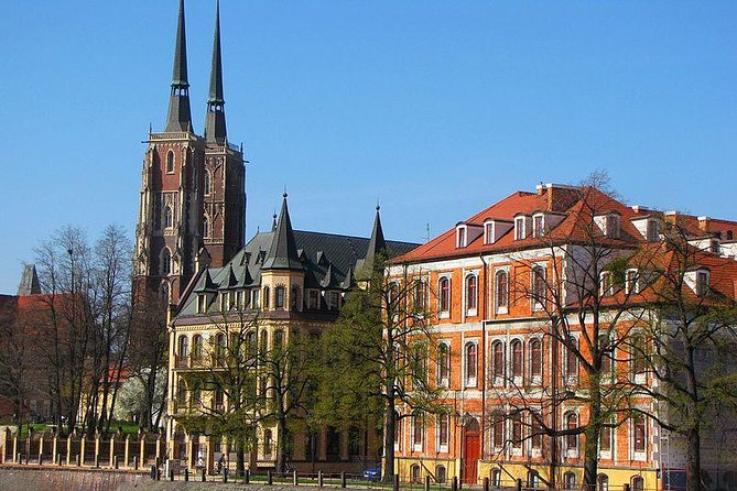 Wroclaw: Ostrow Tumski & Old Town Highlights Private Walking Tour - Wroclaw Cathedral rewards a closer look