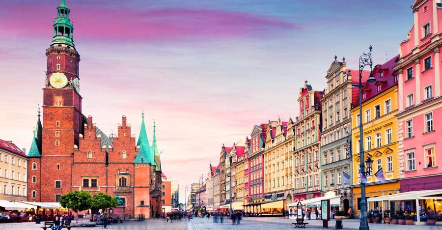 Wroclaw: Private Old Town Guided Walking Tour (2 hours) - Hala Targowa and the Everyday Side of the City