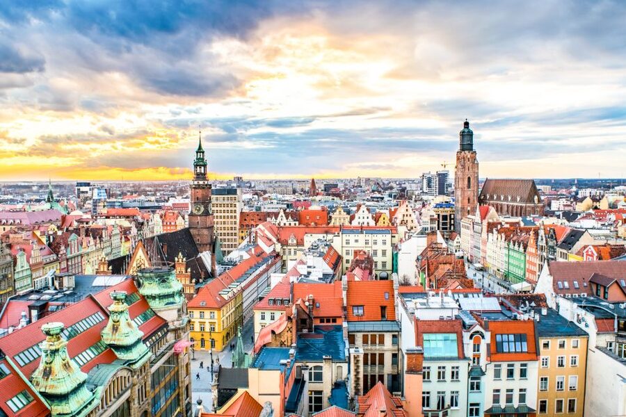 Wroclaw: Private Old Town Guided Walking Tour (2 hours) - Guide Quality, Languages, and the Human Touch