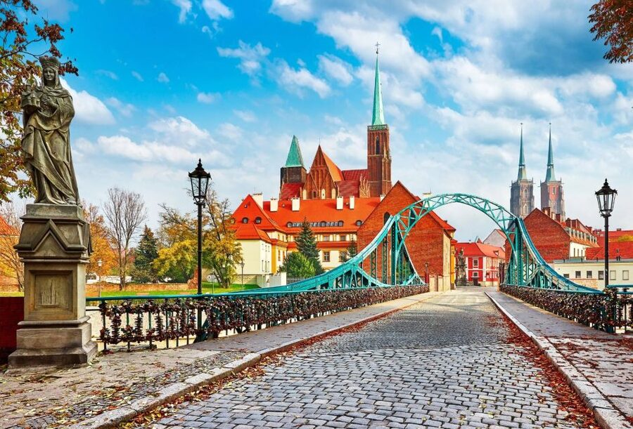 Wroclaw Private Old Town Guided Walking Tour - Crossing Wroclaw’s famous bridges