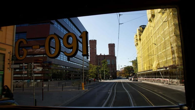 Wroclaw: Private Tour by smal Historic Tram (1,5h, 16 seats) - Crossing the Bridges Back to the Opera House