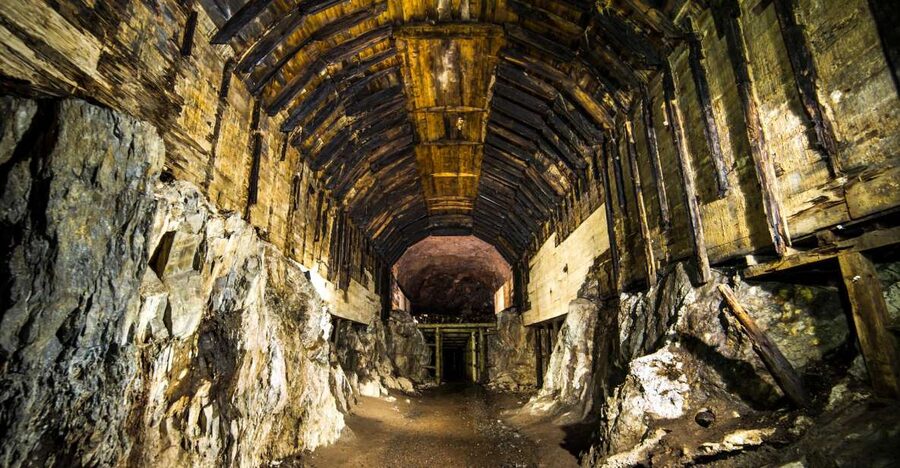 Wroclaw: Project Riese and Ksiaz Castle Private Tour - The important choice about the castle tunnels
