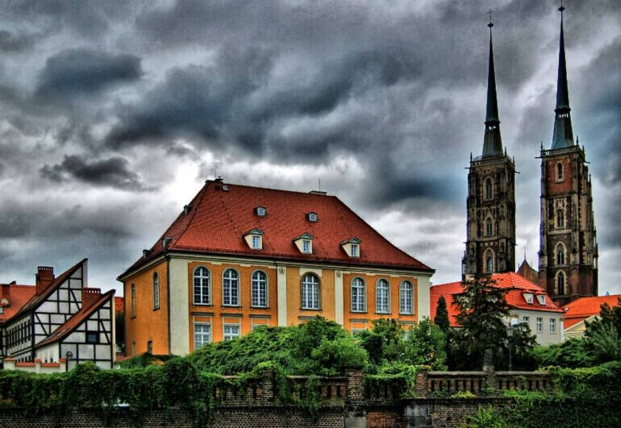 Wroclaw: Secrets of Wroclaw Walking Tour (2 hours) - Crossing the Penitents’ Bridge for the city’s darker tales
