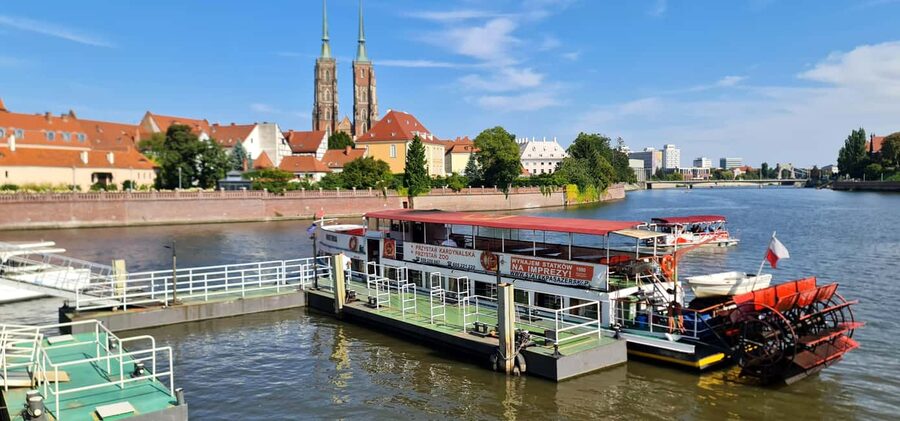 Wrocław: Short City Walk and Boat-Cruise - Market Square and the flower stalls