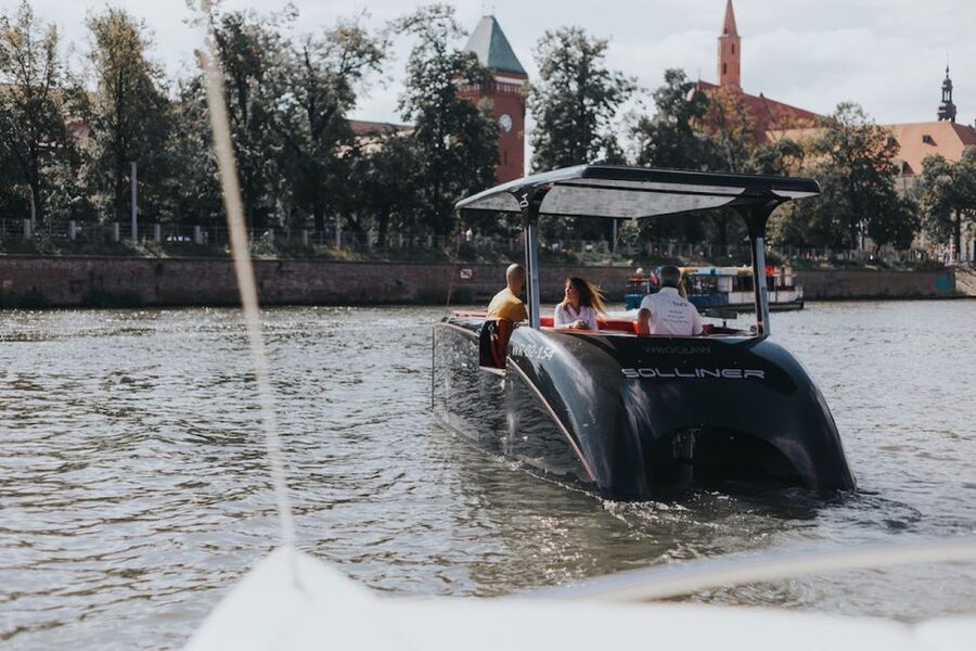 Wroclaw: Solar Catamaran Cruise on the Odra River - Grunwaldzki Bridge, the library, and Polinka