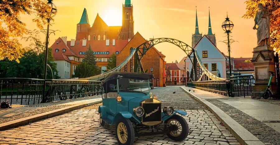 Wrocław: Tour of the Old Town in an Imperial E-car - How to make the ride work for you